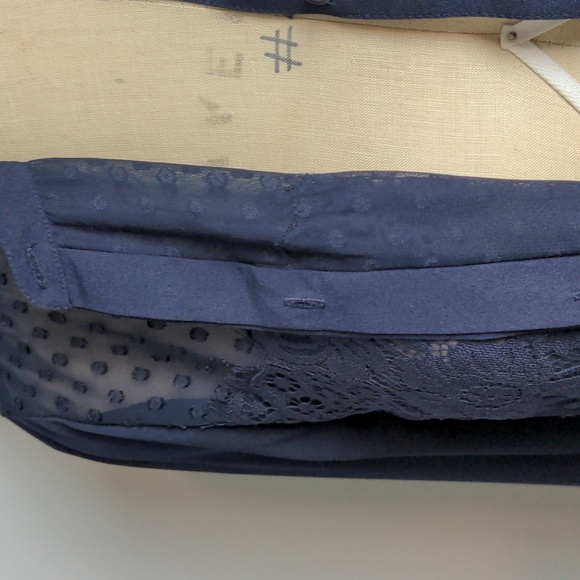 ANN TAYLOR, Lace Applique, Navy button down Blouse, Size S - Picture 7 of 8